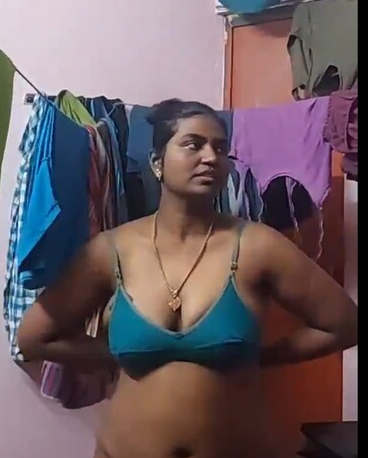 Tamil aunty Dress changing in front of her Relative guy