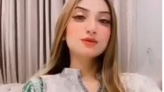 Beautiful Paki Girl Showing Boobs