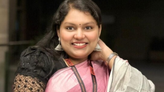 Chubby Office Lady Showing Boobs Pussy