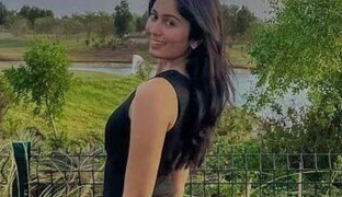 Extremely Beautiful Indian Girl Showing her Boobs Peach Shape Ass Spread her Clean Shaved Red Wet Pussy Don’t Miss