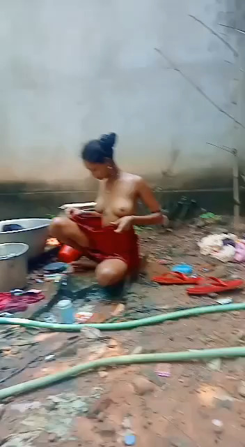 Slim Bhabhi Naked Xxx Indian Outdoor Viral Bath